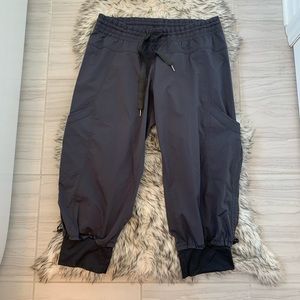 Lululemon Devi Crop- Jogger